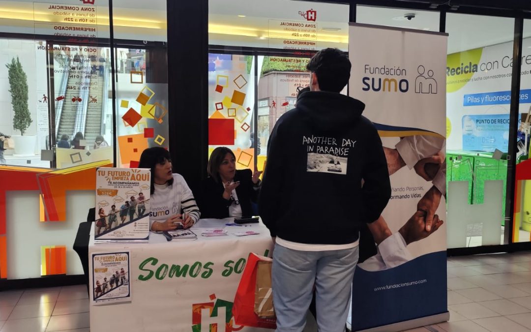 Difusión del programa T-ACOMPAÑAMOS INTEGRALES en el centro comercial Holea con el objetivo de captar a personas que quisieran ser orientados laboralmente y encontrar un trabajo.